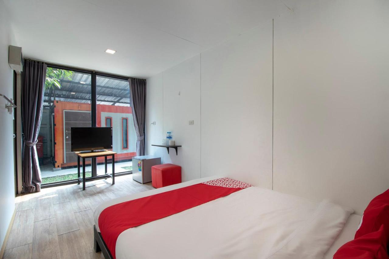 Oyo 673 Nice Sleep Box Hotel Csiangmaj Kültér fotó