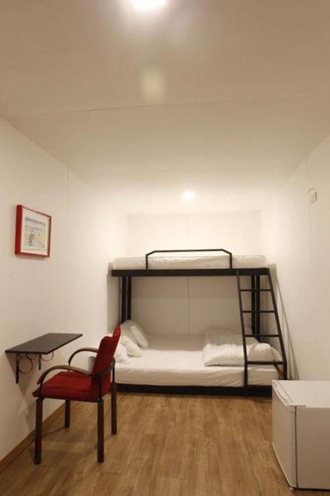 Oyo 673 Nice Sleep Box Hotel Csiangmaj Kültér fotó