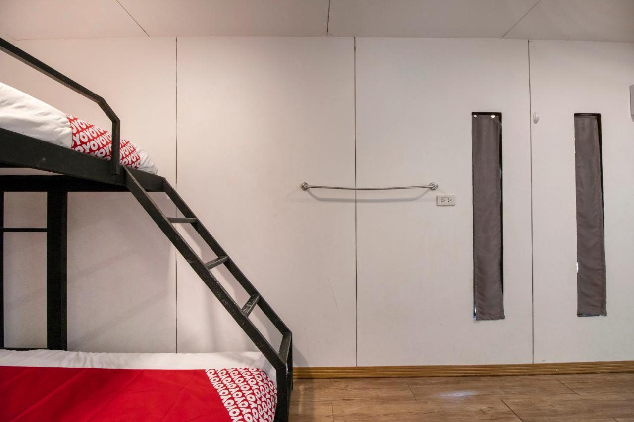 Oyo 673 Nice Sleep Box Hotel Csiangmaj Kültér fotó
